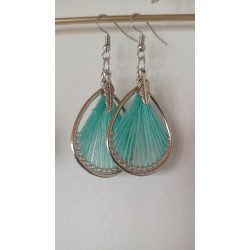 Boucle d'oreille tissée