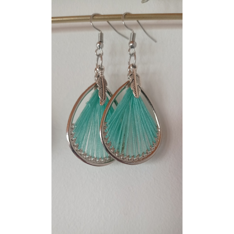 Boucle d'oreille tissée