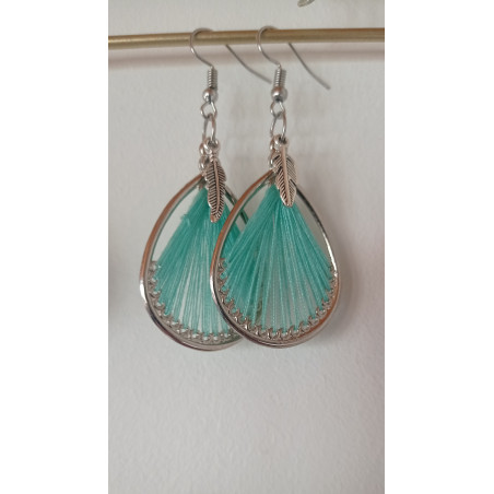 Boucle d'oreille tissée